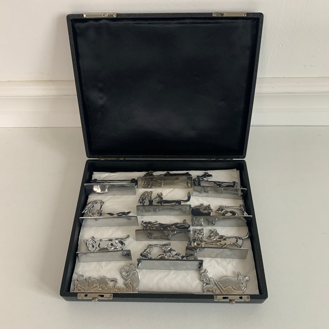 Coffret de 12 porte-couteaux Benjamin Rabier 1930