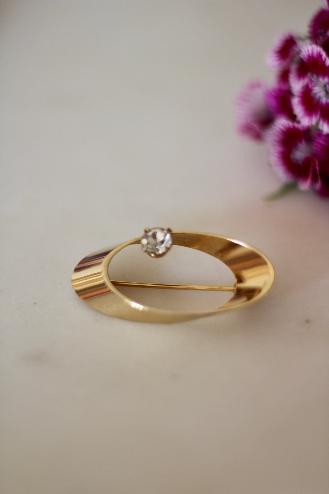 Broche vintage moderniste dorée