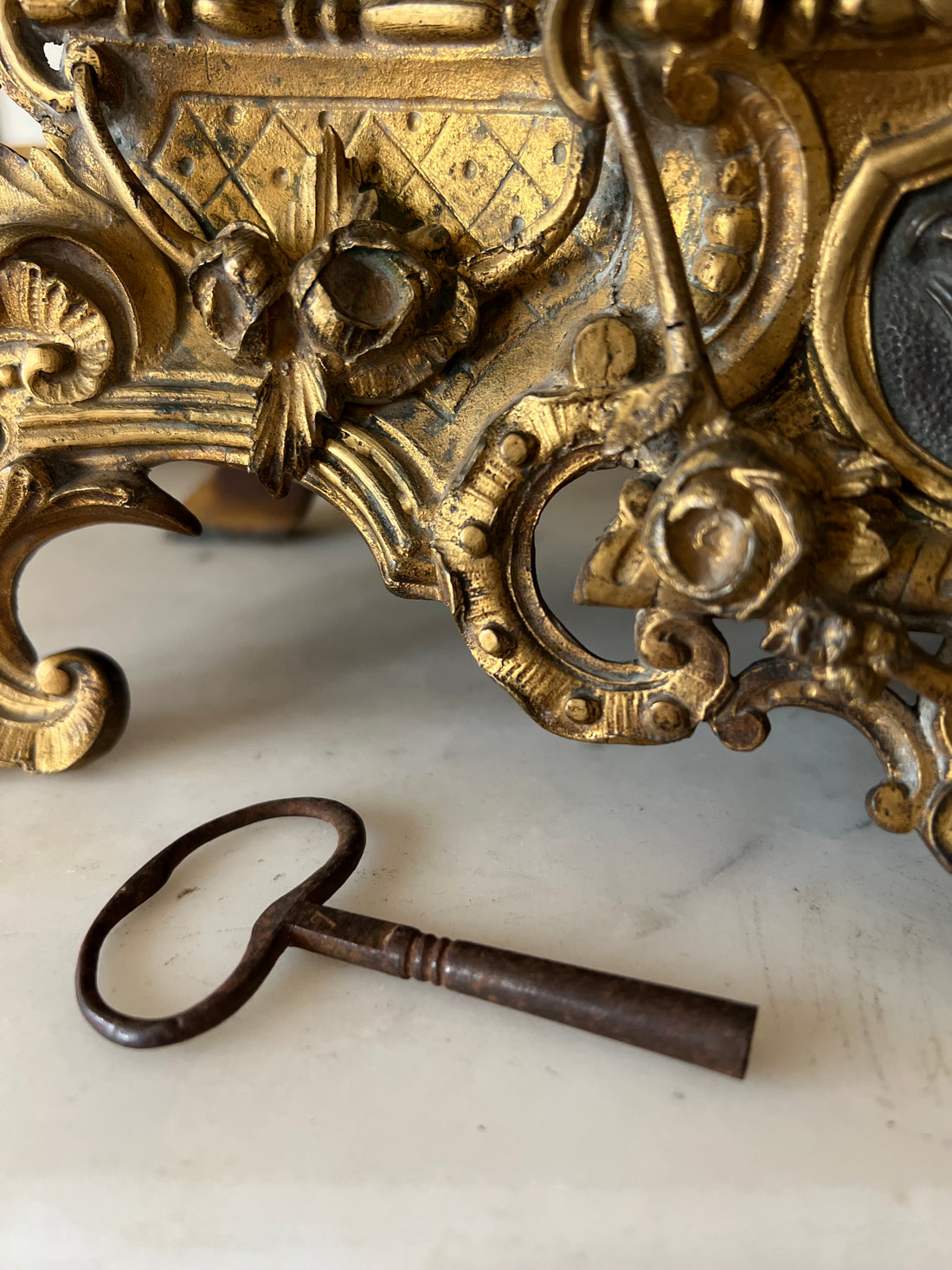 Pendule romantique en bronze - France - 1830