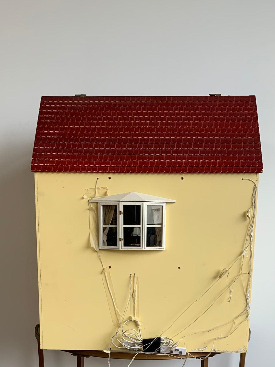 Ancienne maison de poupée