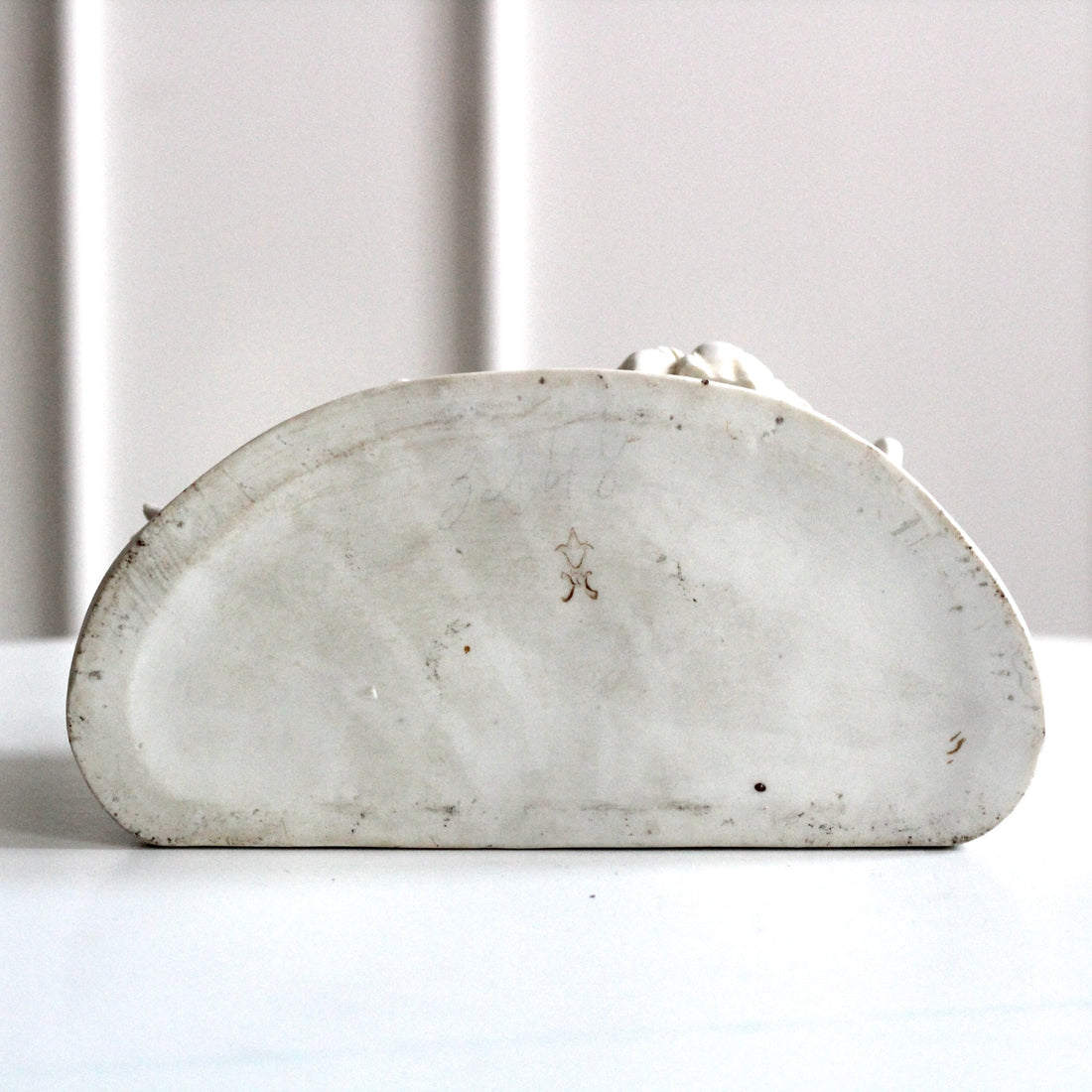 Jardinière en biscuit 1910