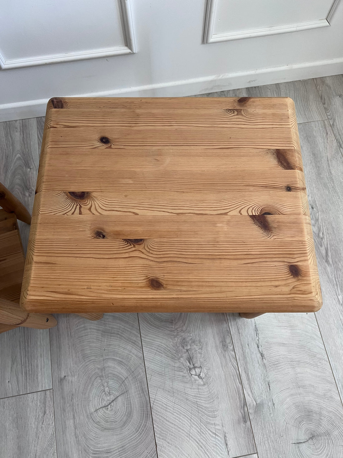 Paire de tables de chevets en pin