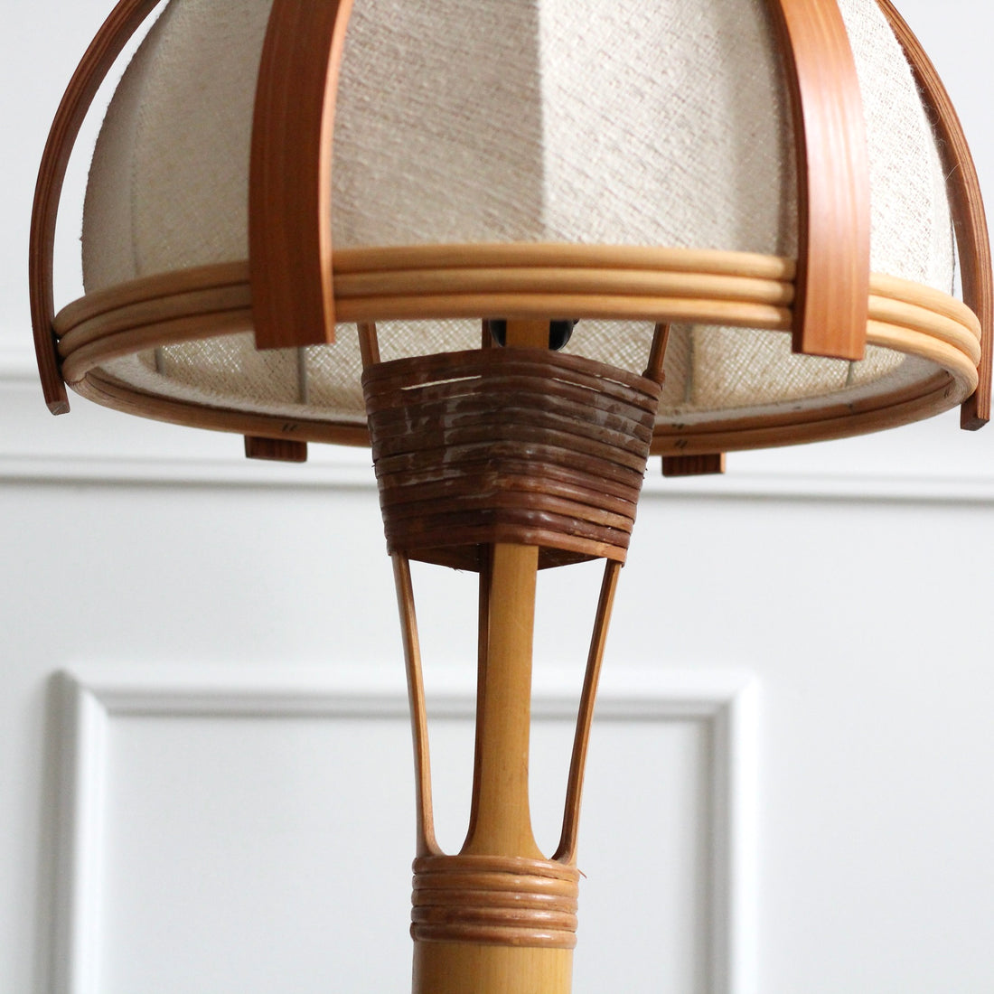 Lampadaire en rotin années 60