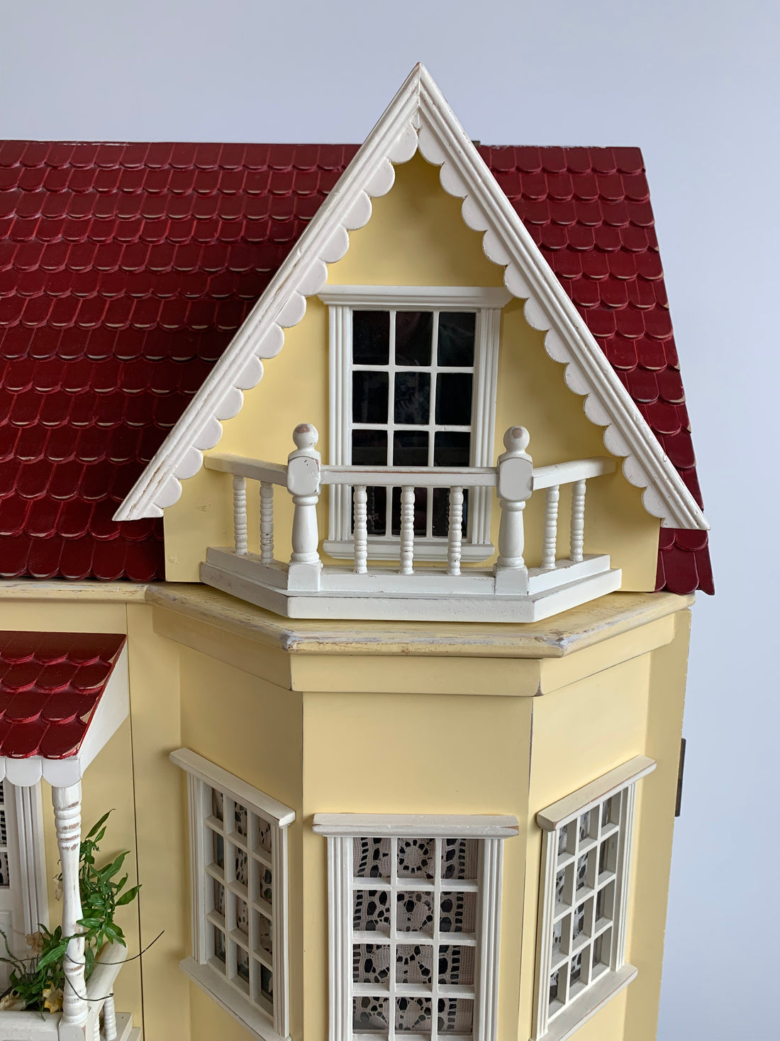Ancienne maison de poupée