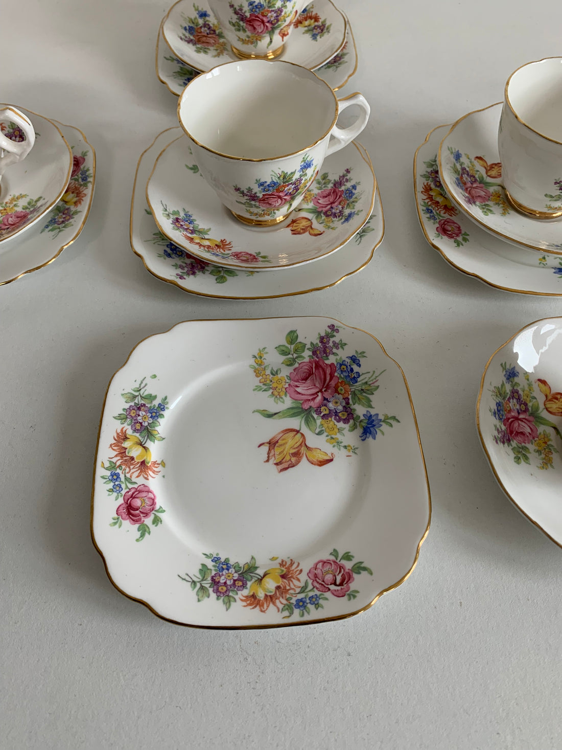 Service anglais vintage 5 tasses et assiettes