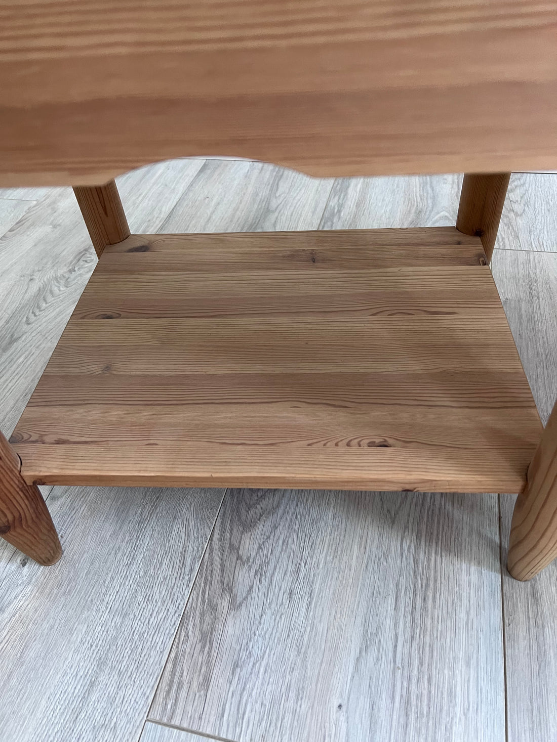 Paire de tables de chevets en pin