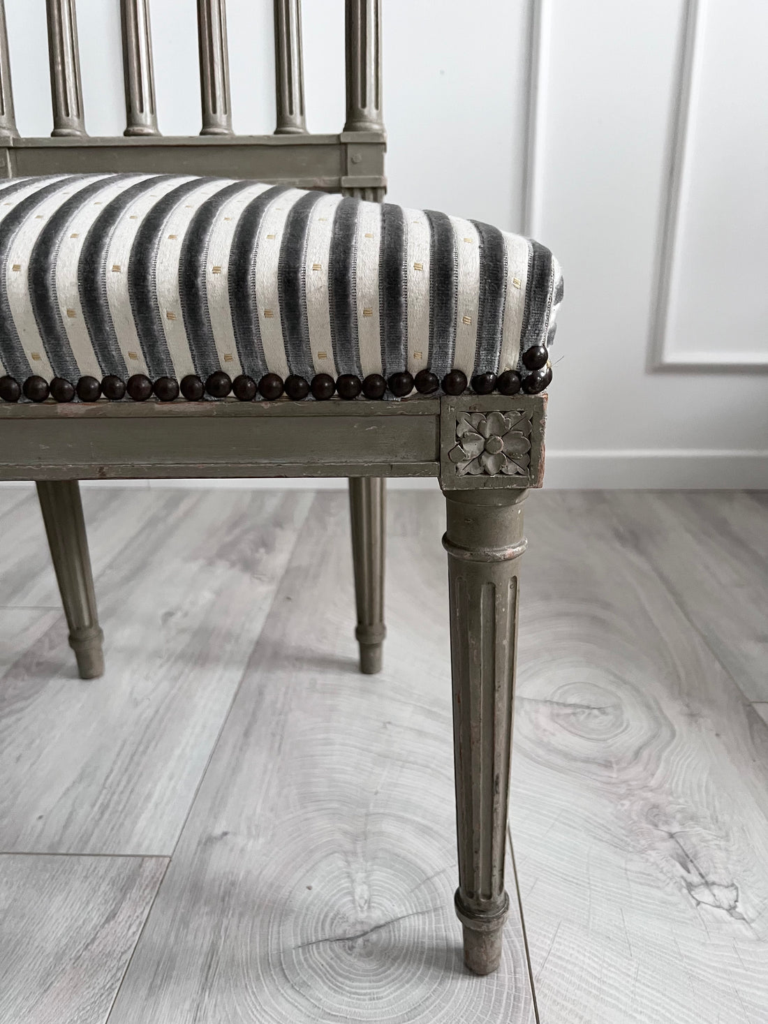 Chaise velours gris de style Louis XVI - France - 1890