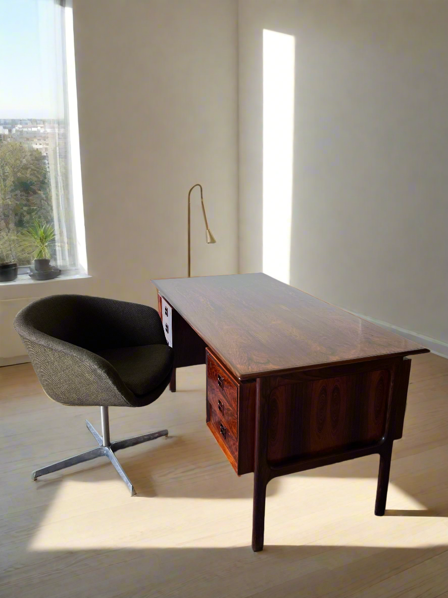 Bureau Arne Vodder en palissandre de Rio 1960