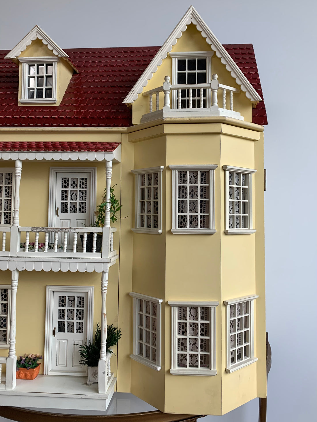 Ancienne maison de poupée