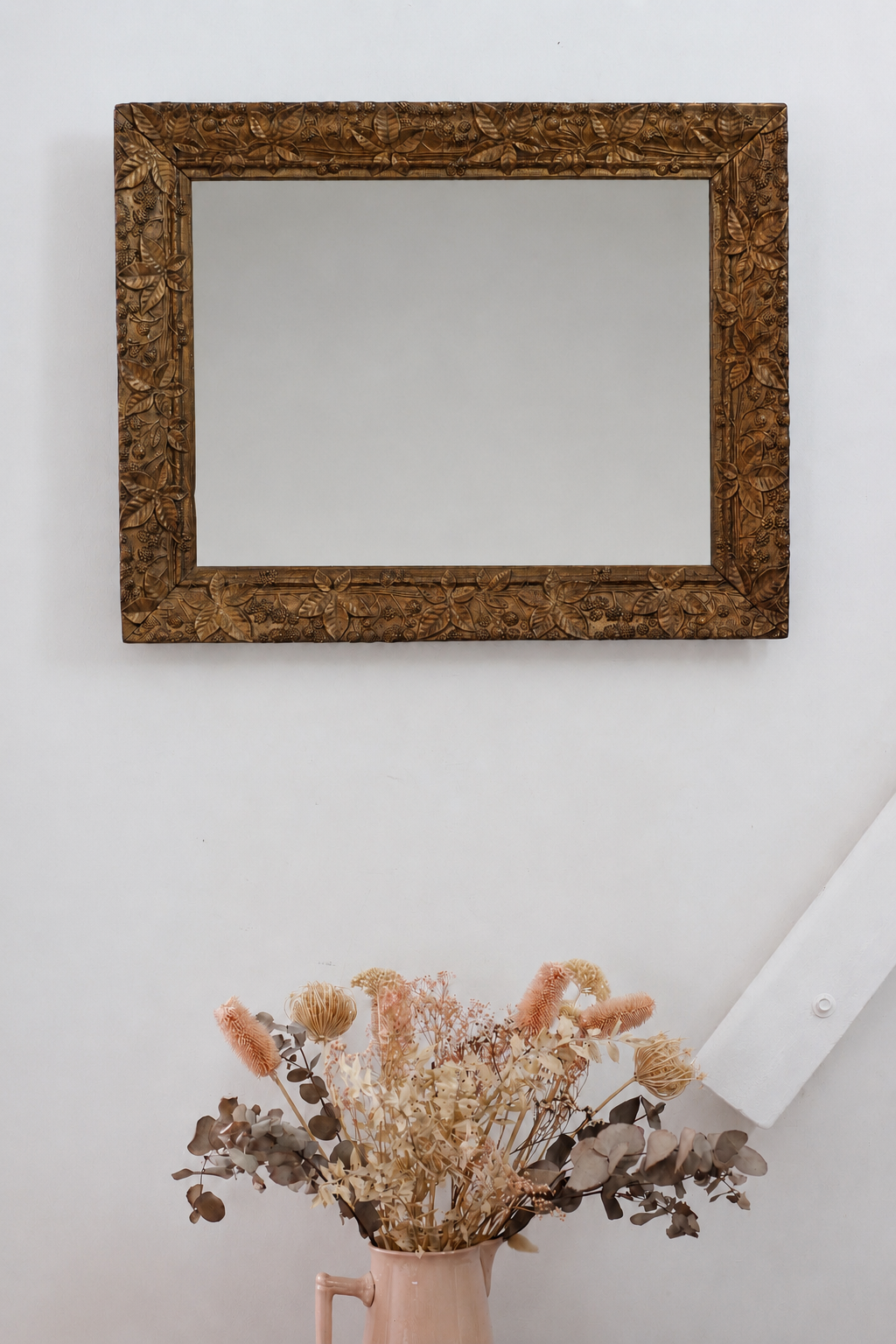 Miroir ancien au décor de mûres, vers 1930