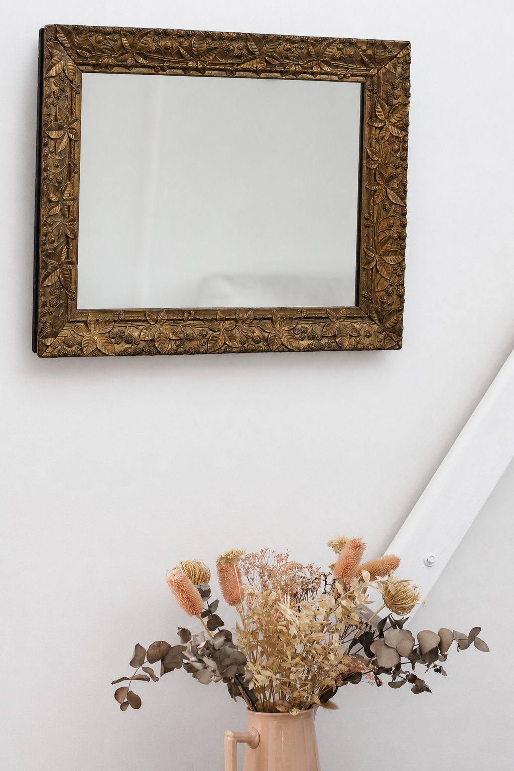 Miroir ancien au décor de mûres, vers 1930