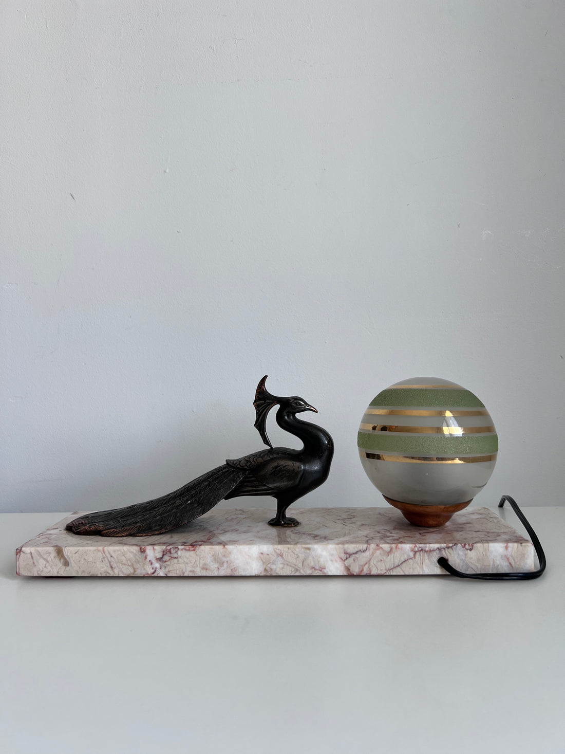 Veilleuse Art déco au paon et marbre rose