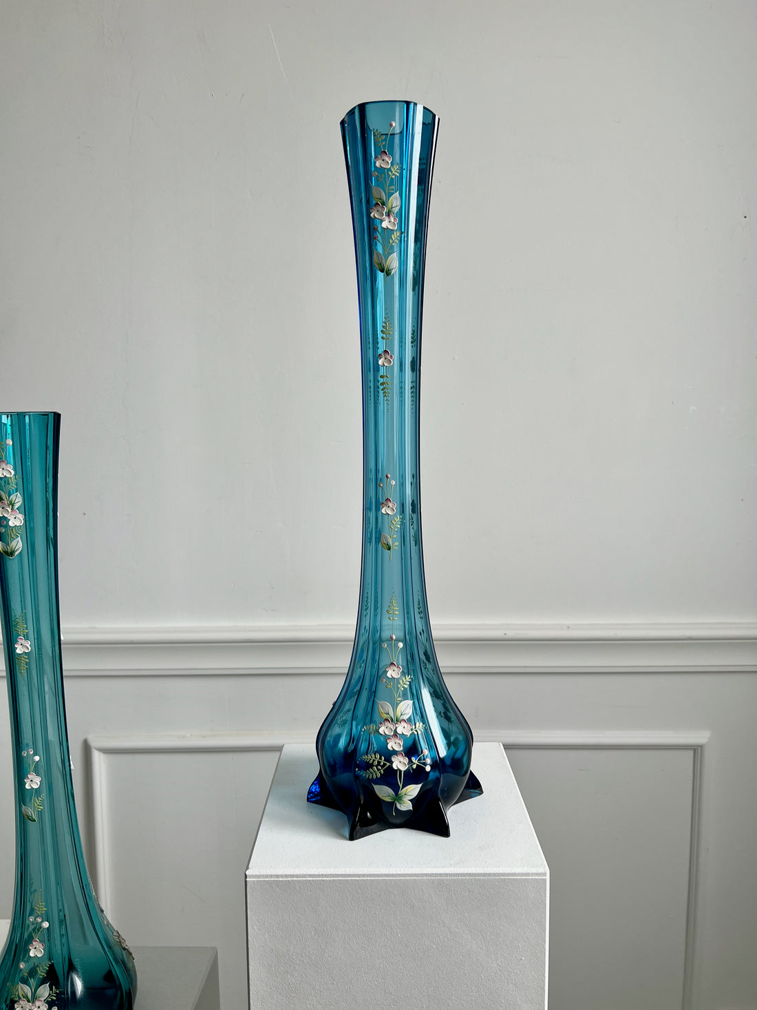 Grands vases soliflores émaillés
