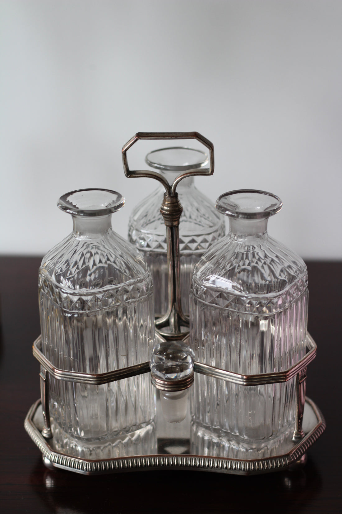 Serviteur anglais à trois carafes - Angleterre, XIXème siècle