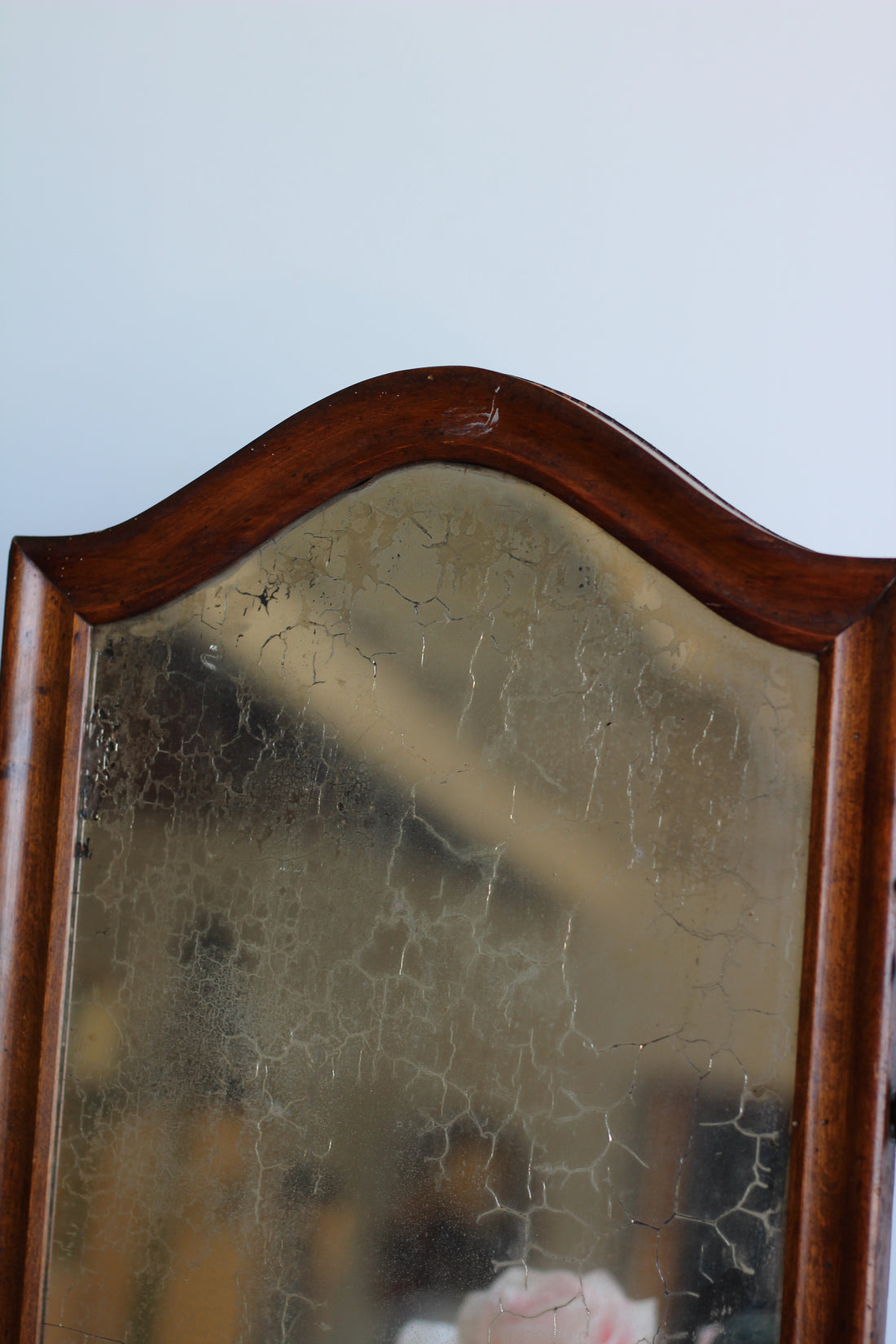 Meuble de toilette fin XIXème avec psyche, porte-bougies et garni d'accessoires Luneville