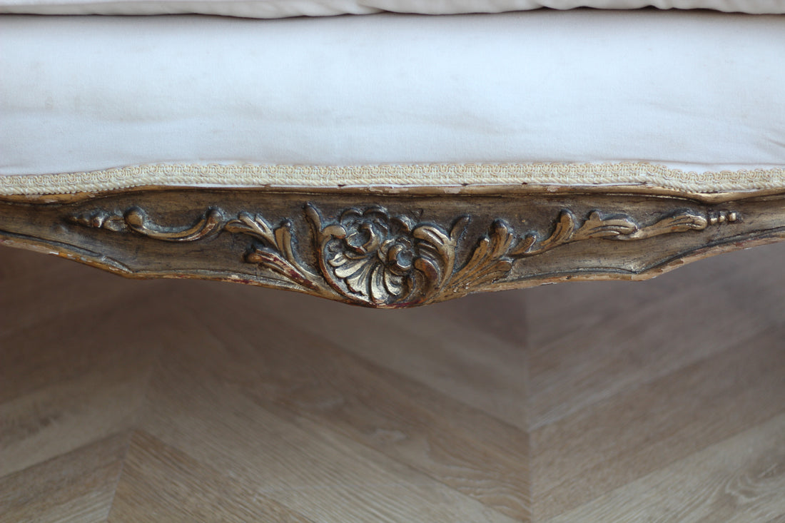 Banquette corbeille ancienne en bois doré et cannage - Style Louis XV