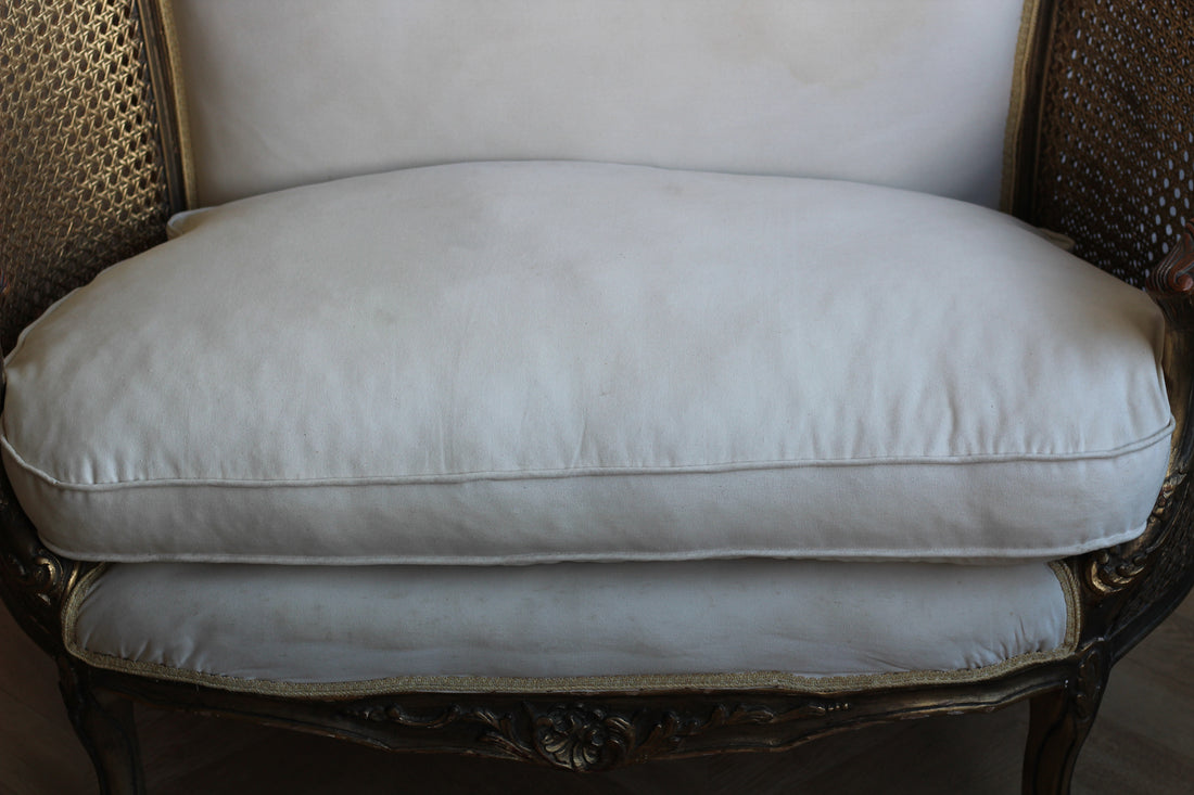 Banquette corbeille ancienne en bois doré et cannage - Style Louis XV