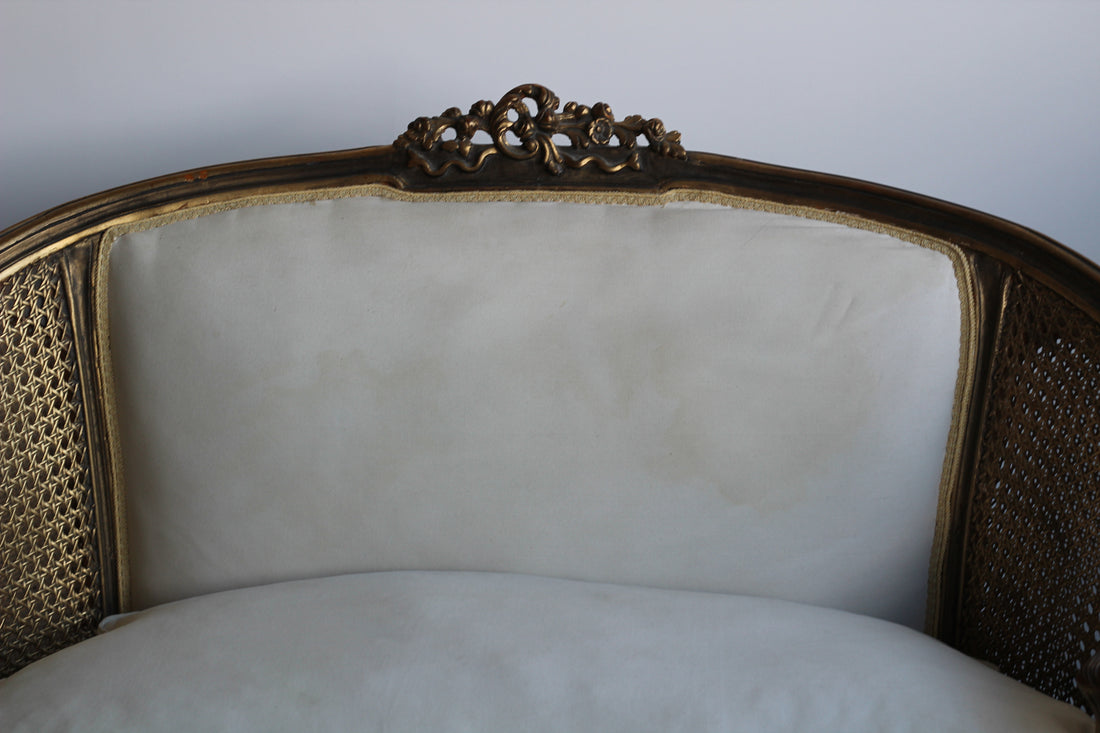 Banquette corbeille ancienne en bois doré et cannage - Style Louis XV