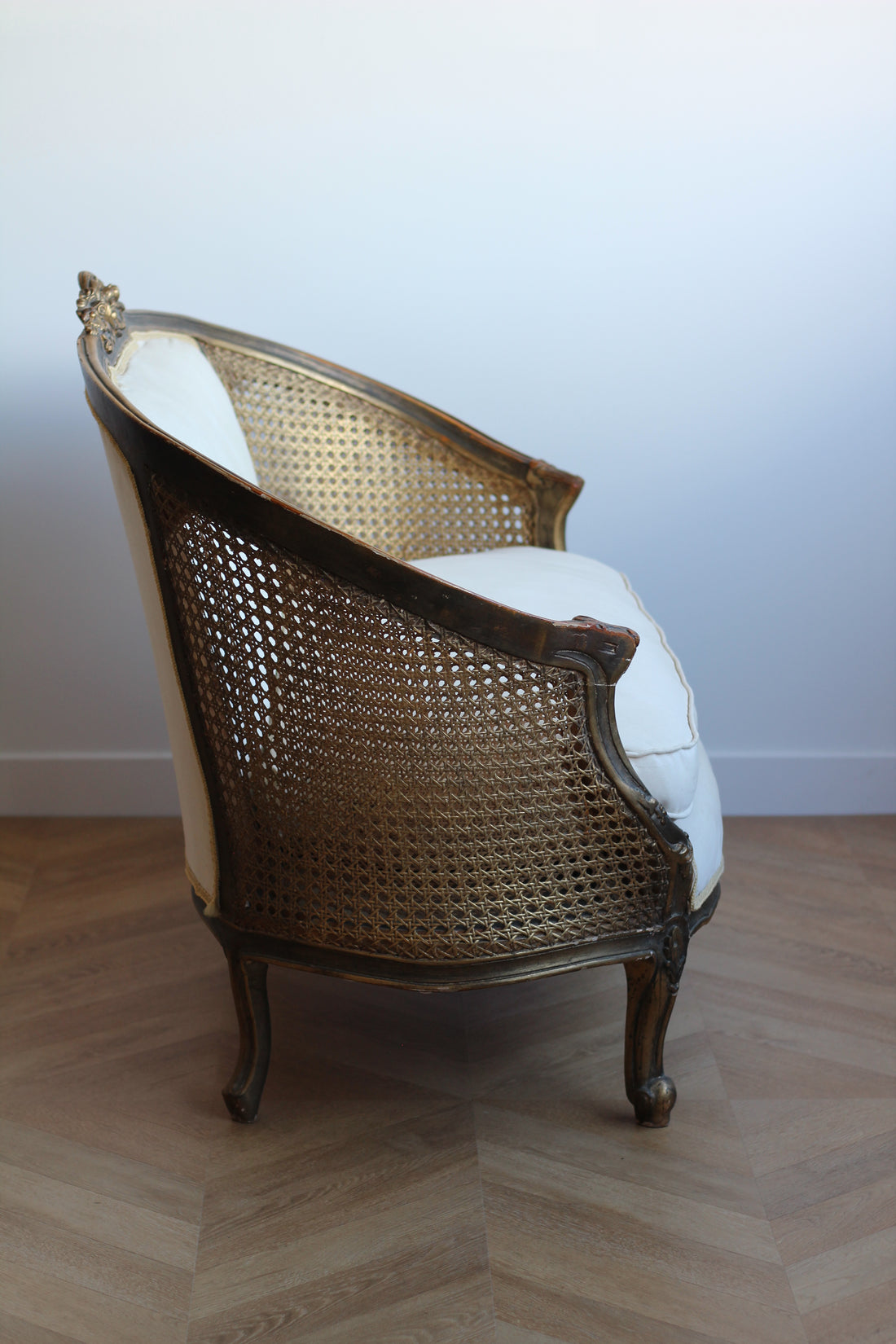 Banquette corbeille ancienne en bois doré et cannage - Style Louis XV
