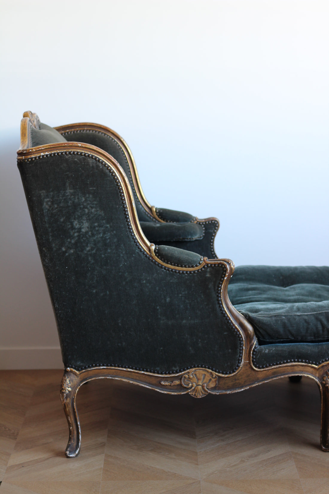 Grande méridienne en velours style Louis XV, vers 1890-1900