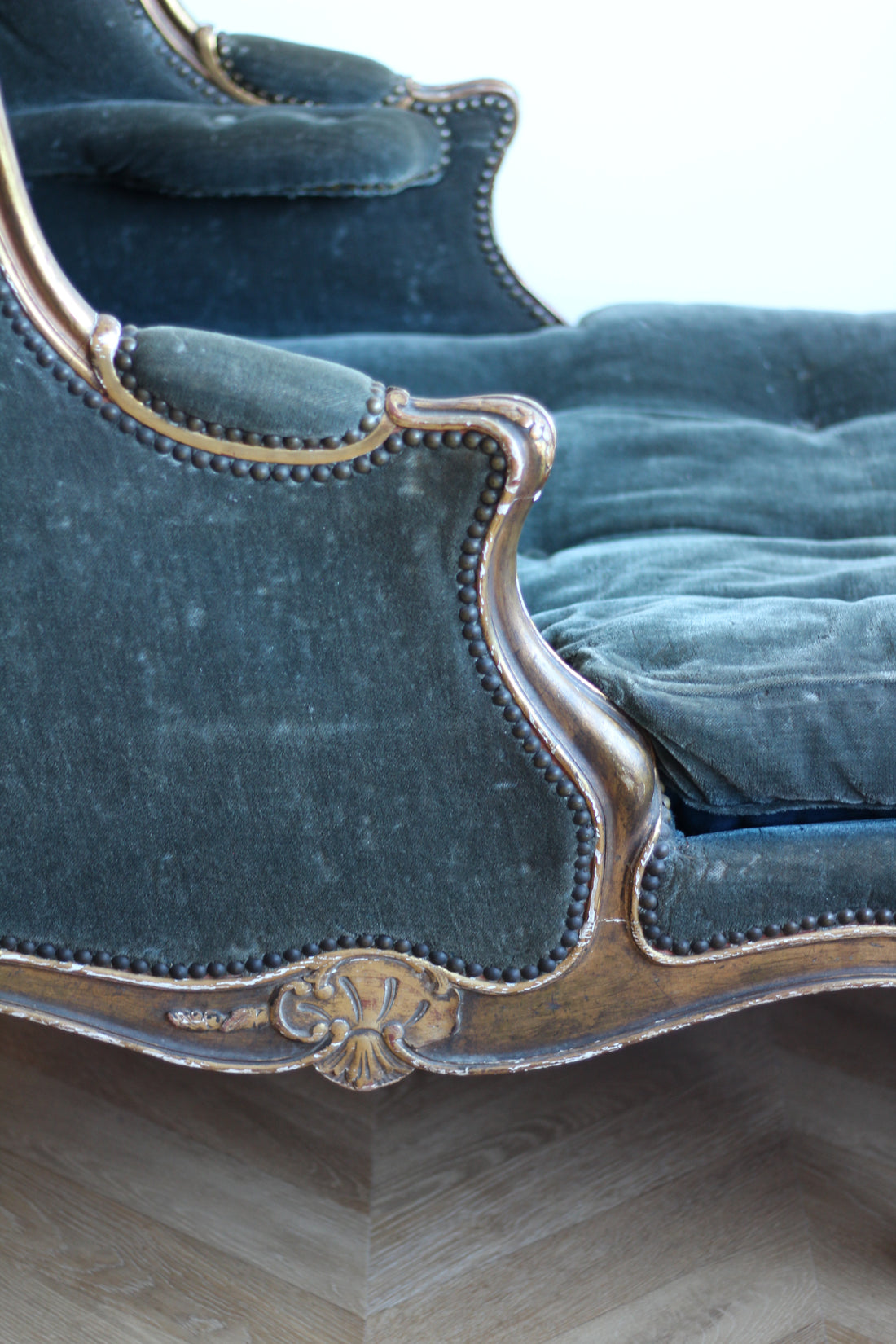 Grande méridienne en velours style Louis XV, vers 1890-1900