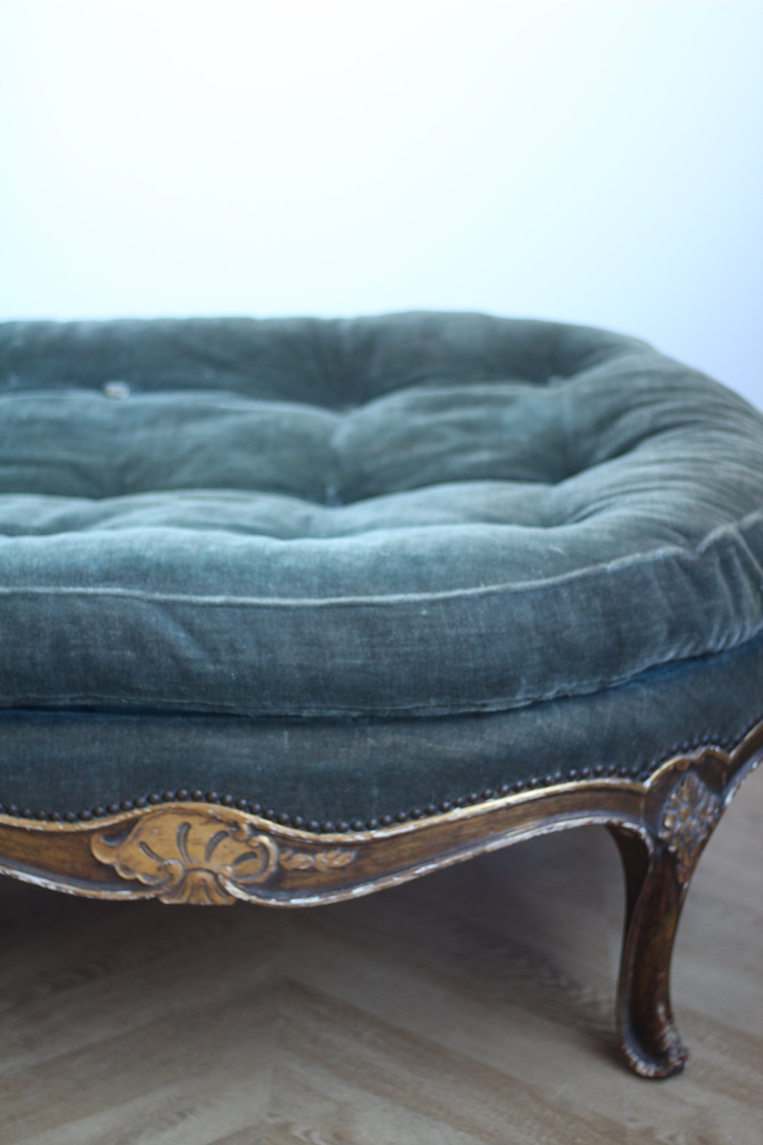 Grande méridienne en velours style Louis XV, vers 1890-1900