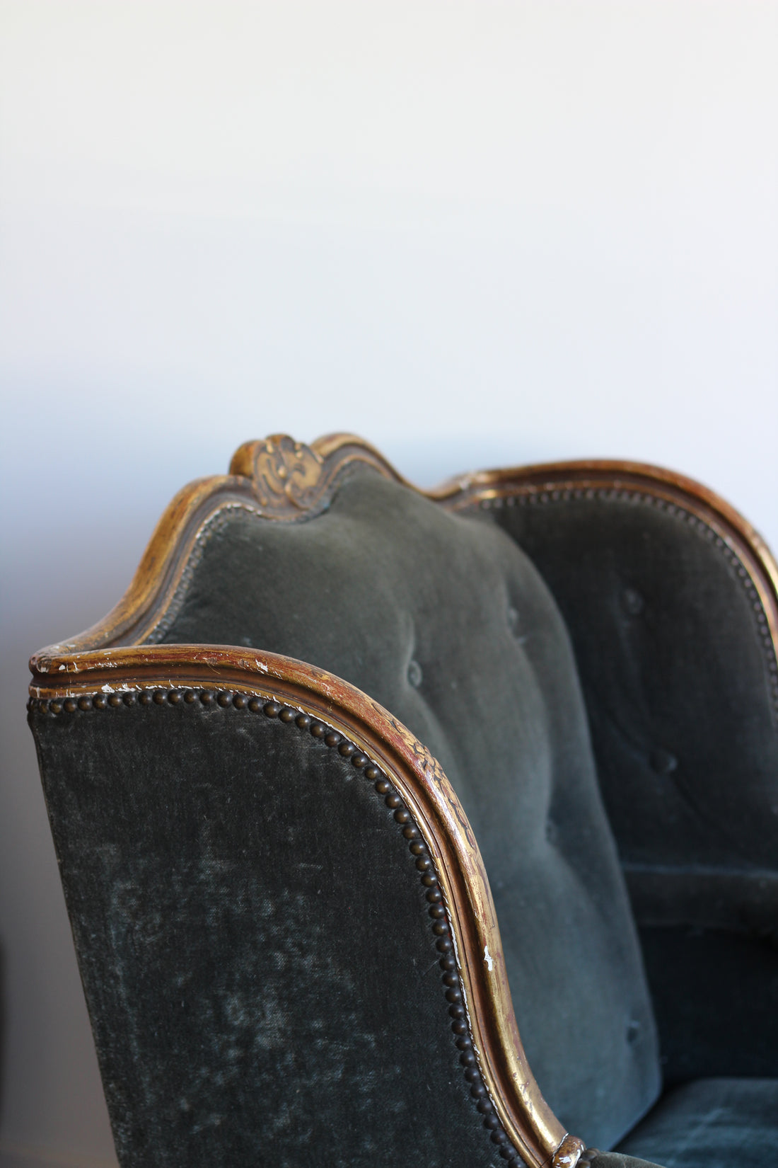 Grande méridienne en velours style Louis XV, vers 1890-1900