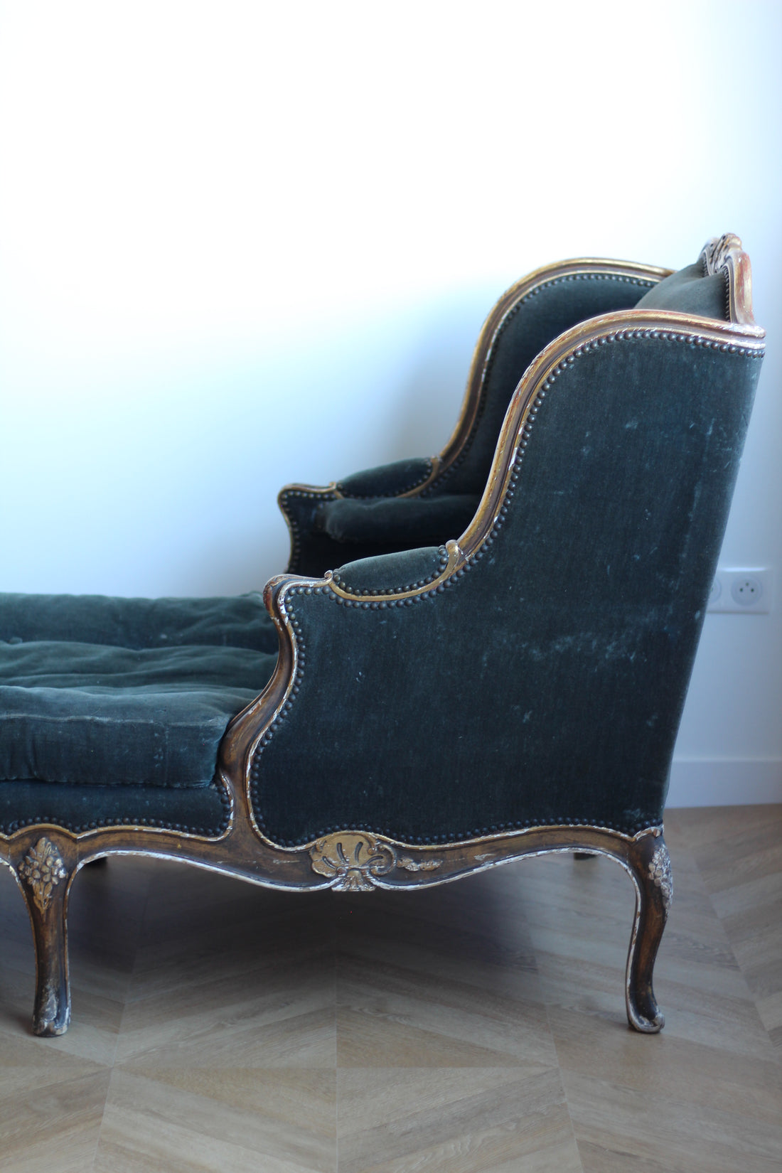 Grande méridienne en velours style Louis XV, vers 1890-1900