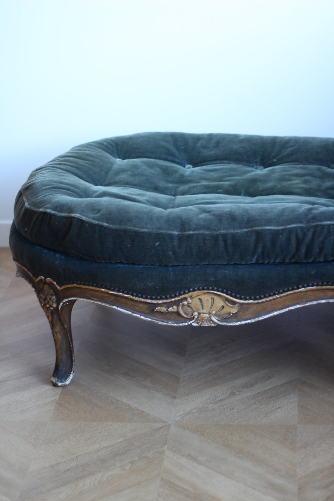 Grande méridienne en velours style Louis XV, vers 1890-1900