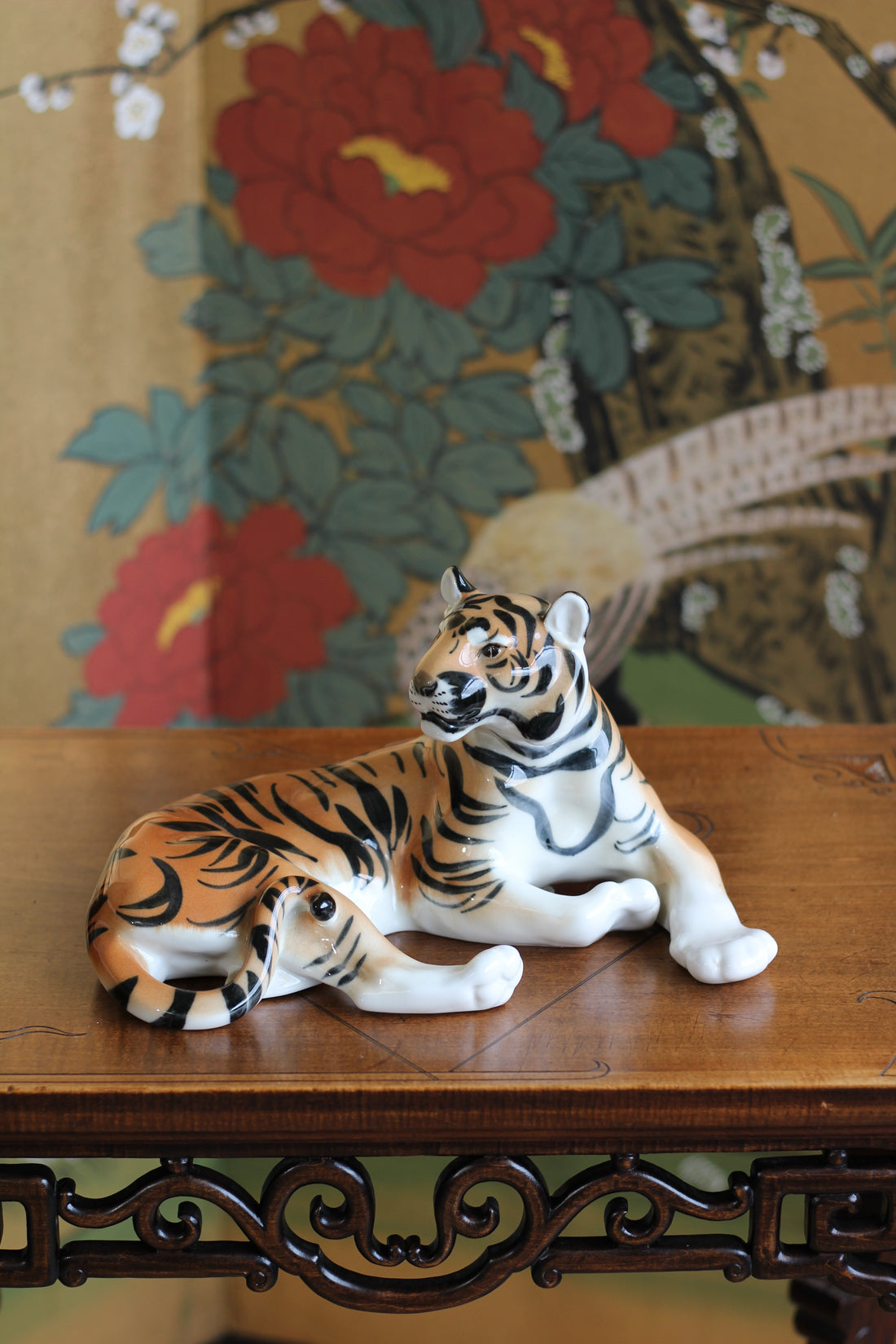 Grand tigre couché en céramique - URSS, années 1960-1970