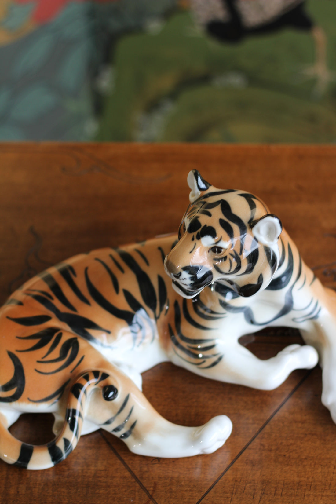 Grand tigre couché en céramique - URSS, années 1960-1970