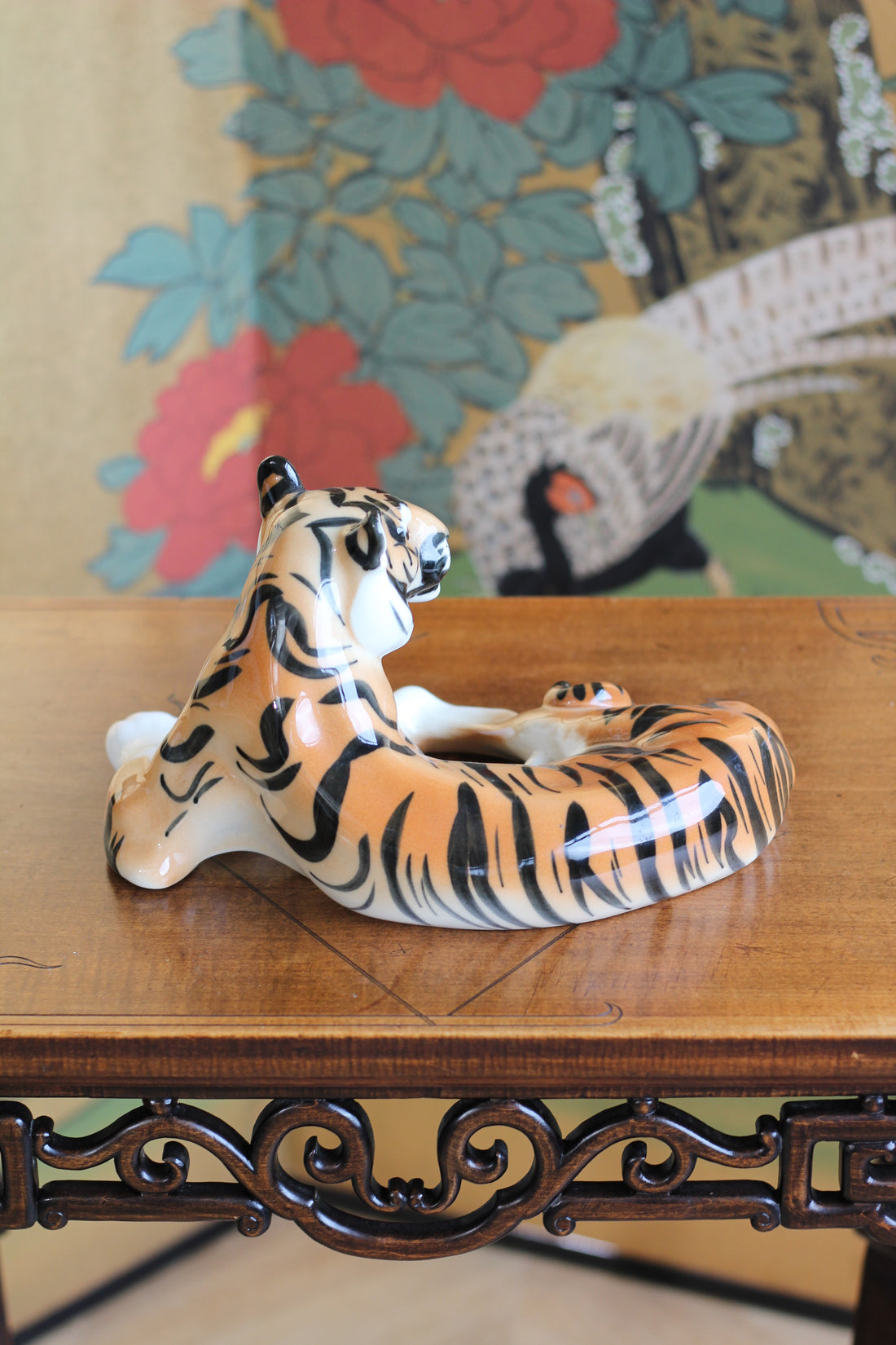 Grand tigre couché en céramique - URSS, années 1960-1970
