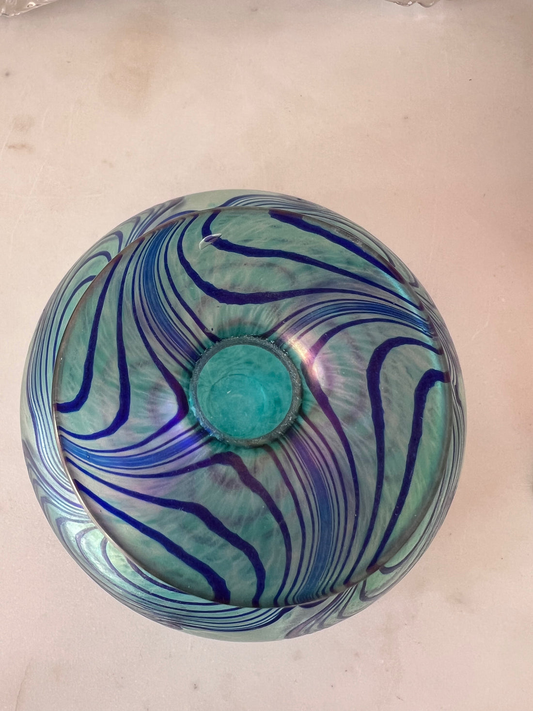 Vase Robert Held en verre soufflé iridescent