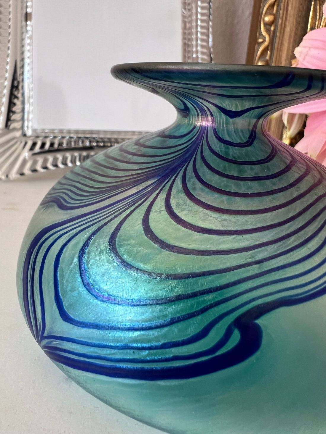 Vase Robert Held en verre soufflé iridescent