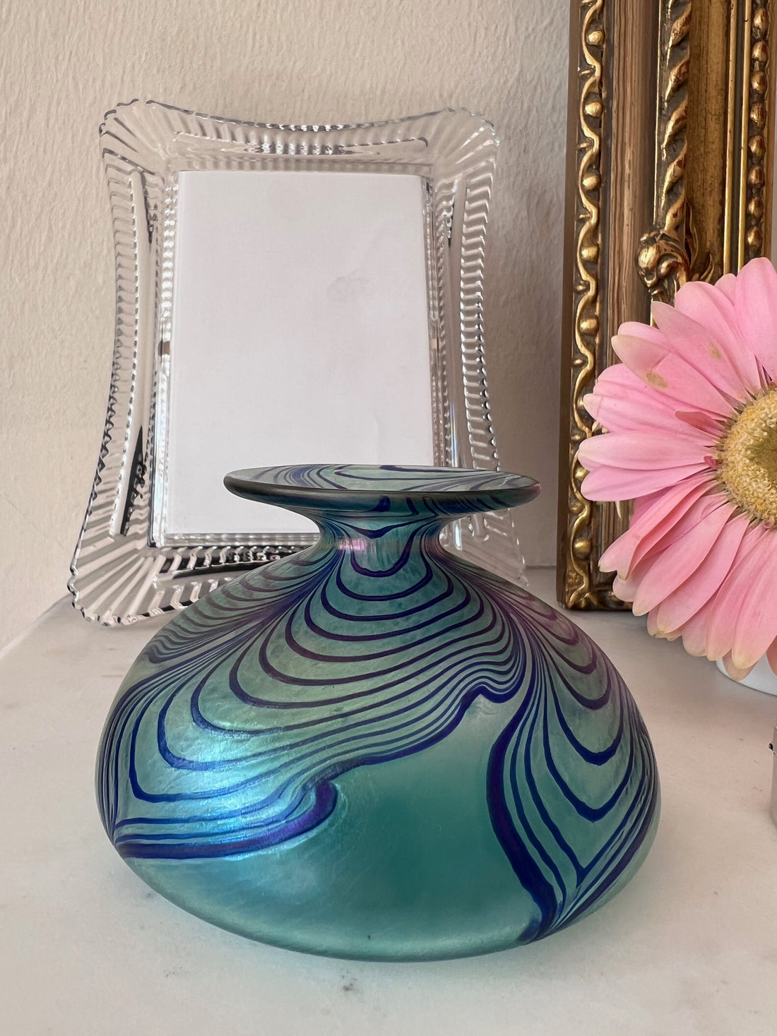 Vase Robert Held en verre soufflé iridescent