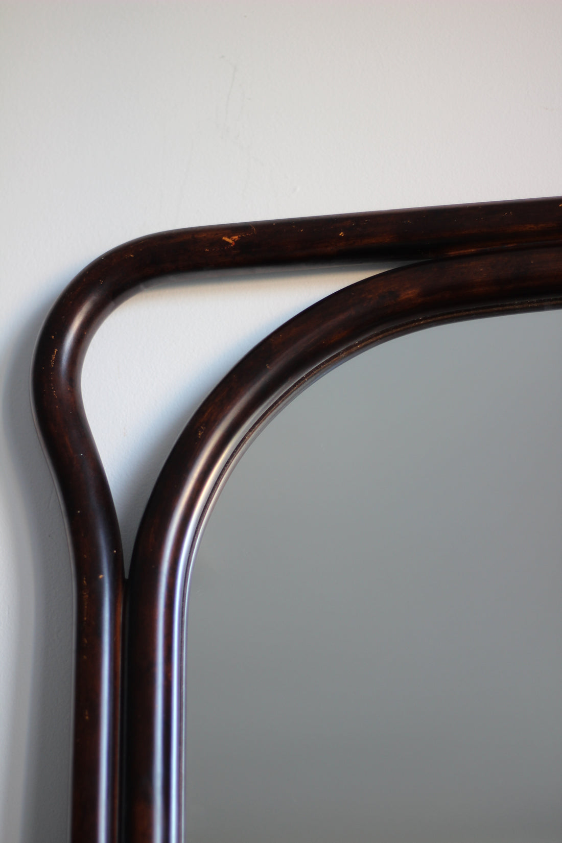 Miroir en bois courbé