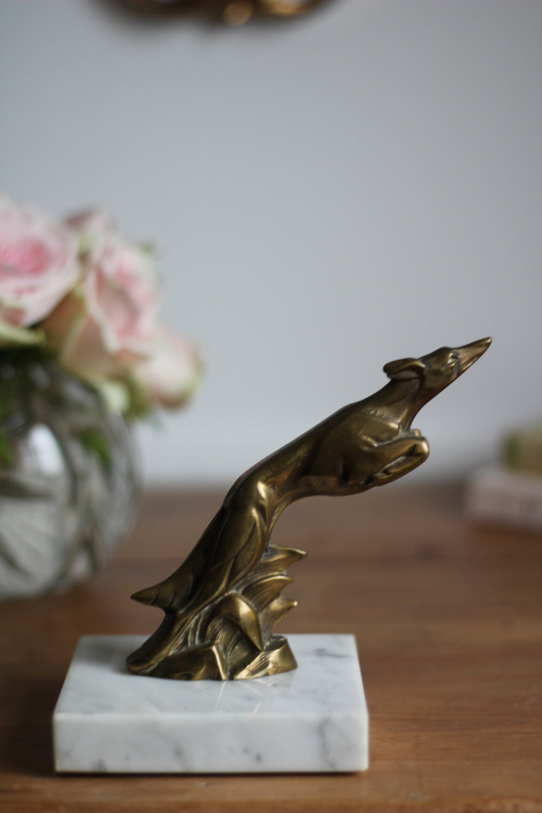 Lévrier Art Déco sur marbre