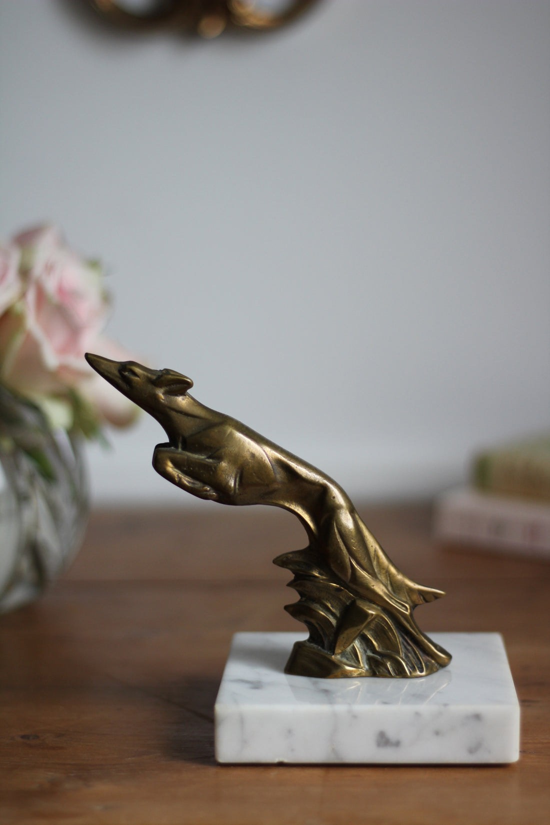 Lévrier Art Déco sur marbre
