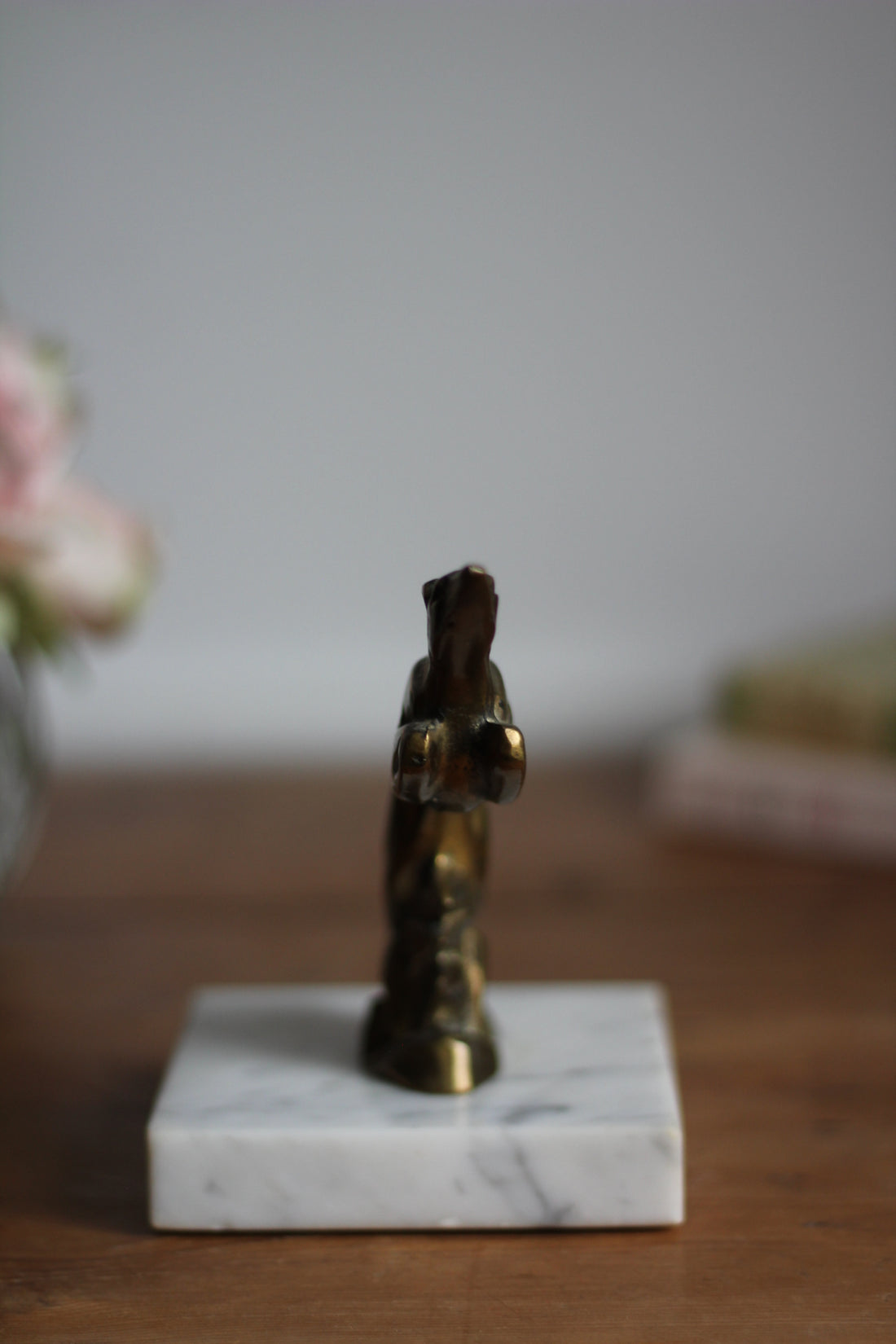 Lévrier Art Déco sur marbre