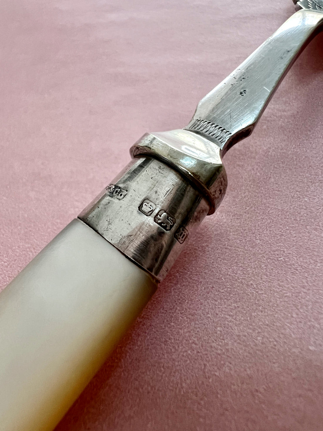 Ensemble de 4 trésors argentés - Angleterre - 1887, 1900 et XXème