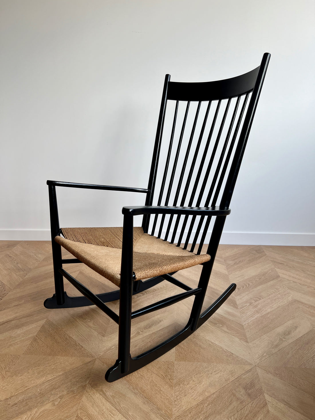 Rocking-chair J16 Hans Wegner (livraison incluse -modèle de gauche)