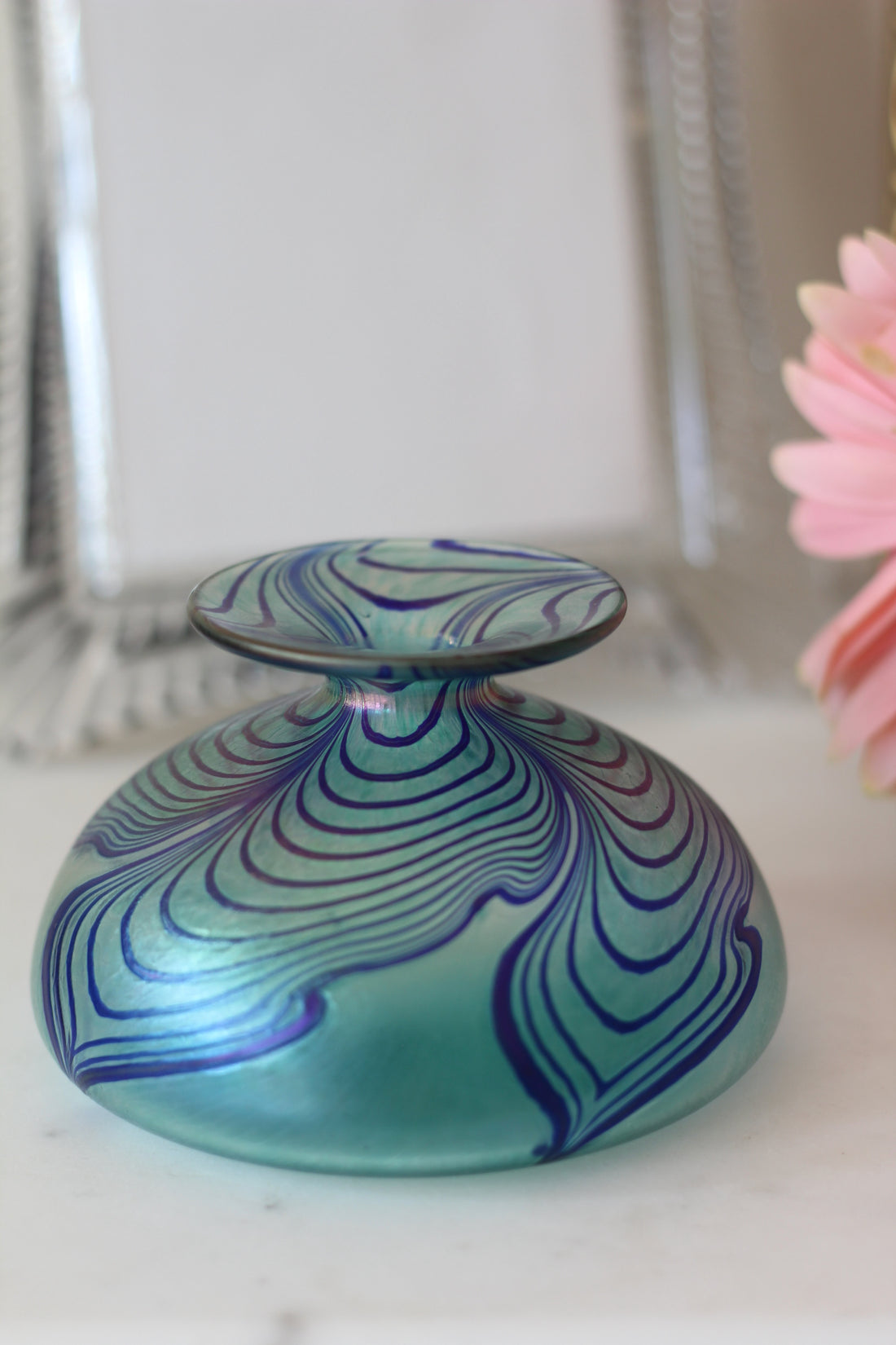Vase Robert Held en verre soufflé iridescent
