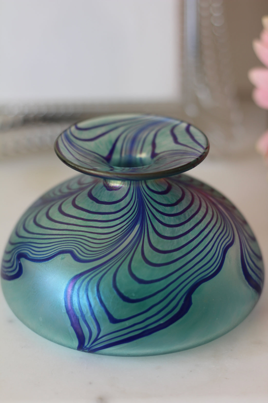 Vase Robert Held en verre soufflé iridescent