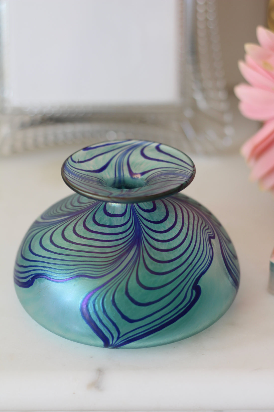 Vase Robert Held en verre soufflé iridescent