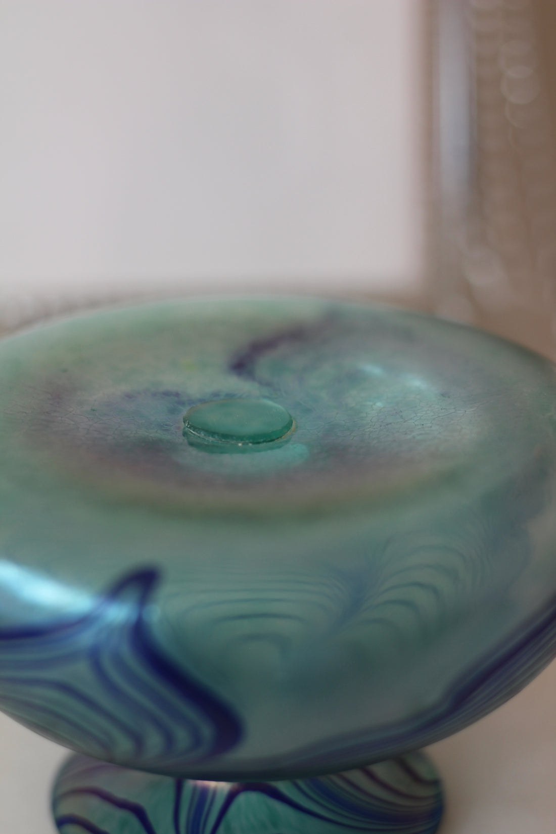 Vase Robert Held en verre soufflé iridescent