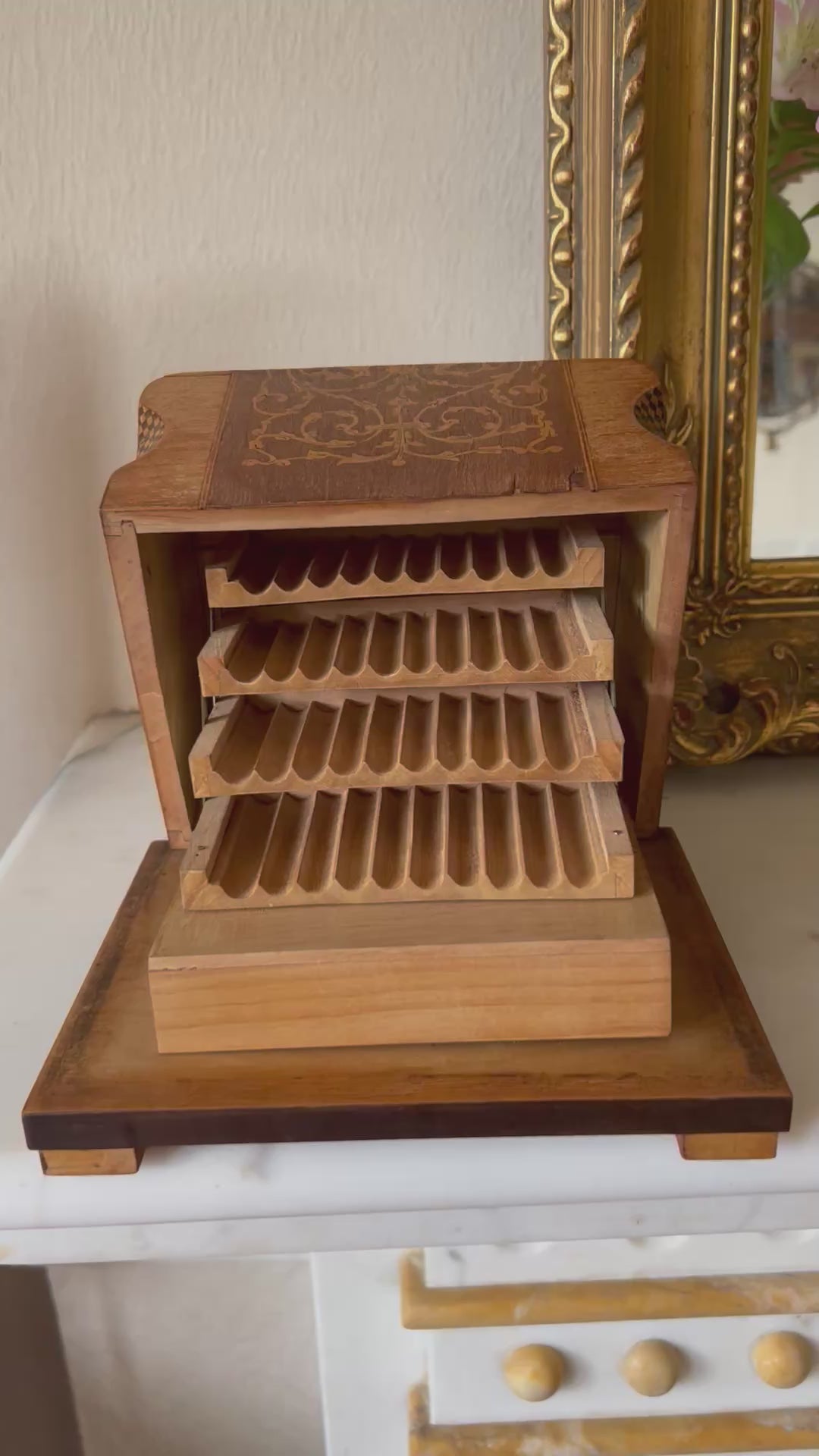 Boîte à musique et à cigarettes 1930