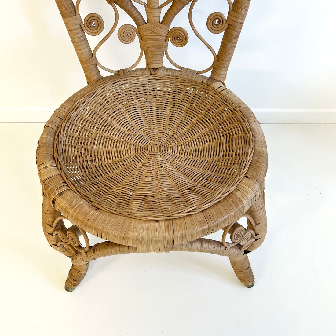 Chaise peacock en rotin Londres 1970