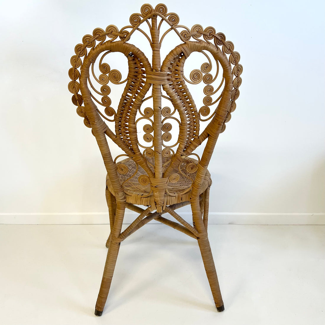 Chaise peacock en rotin Londres 1970