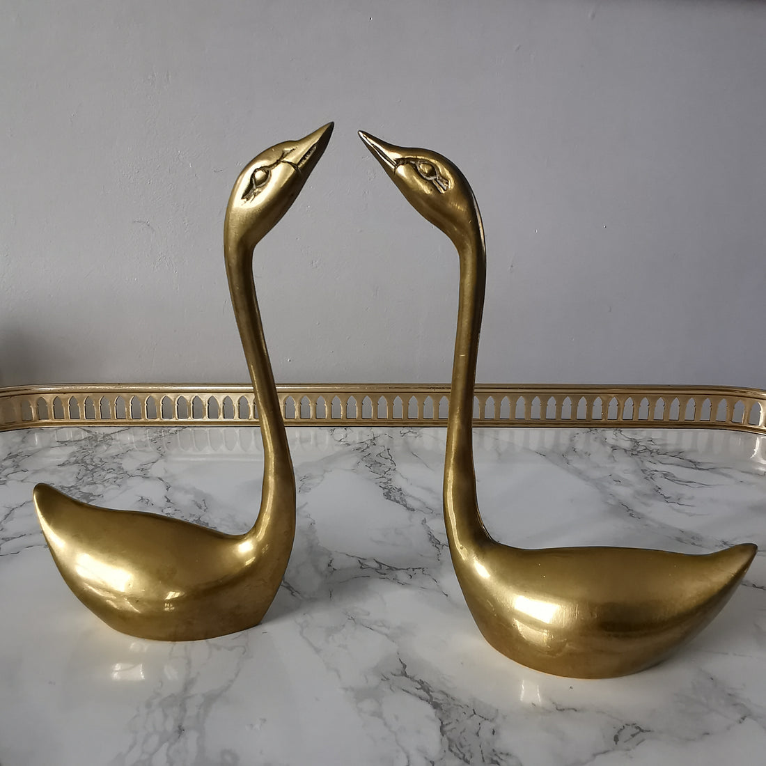 Paire de cygnes en laiton vintage