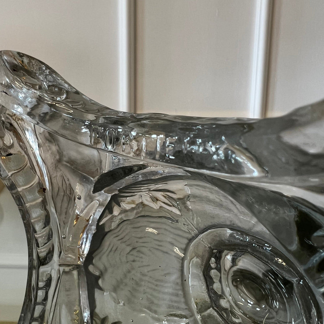 Paire de bougeoirs Vierge Marie en cristal de Portieux